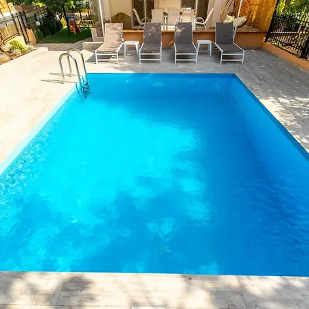 Urban Oasis Pool Villa *